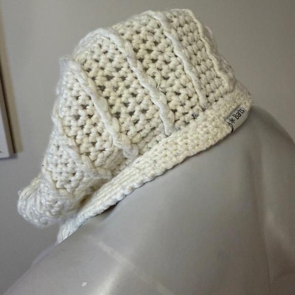 Barts Beanie Toque Adult One Size White Knit Brim Bill 100% Acrylic Ski Outdoors - Picture 3 of 6